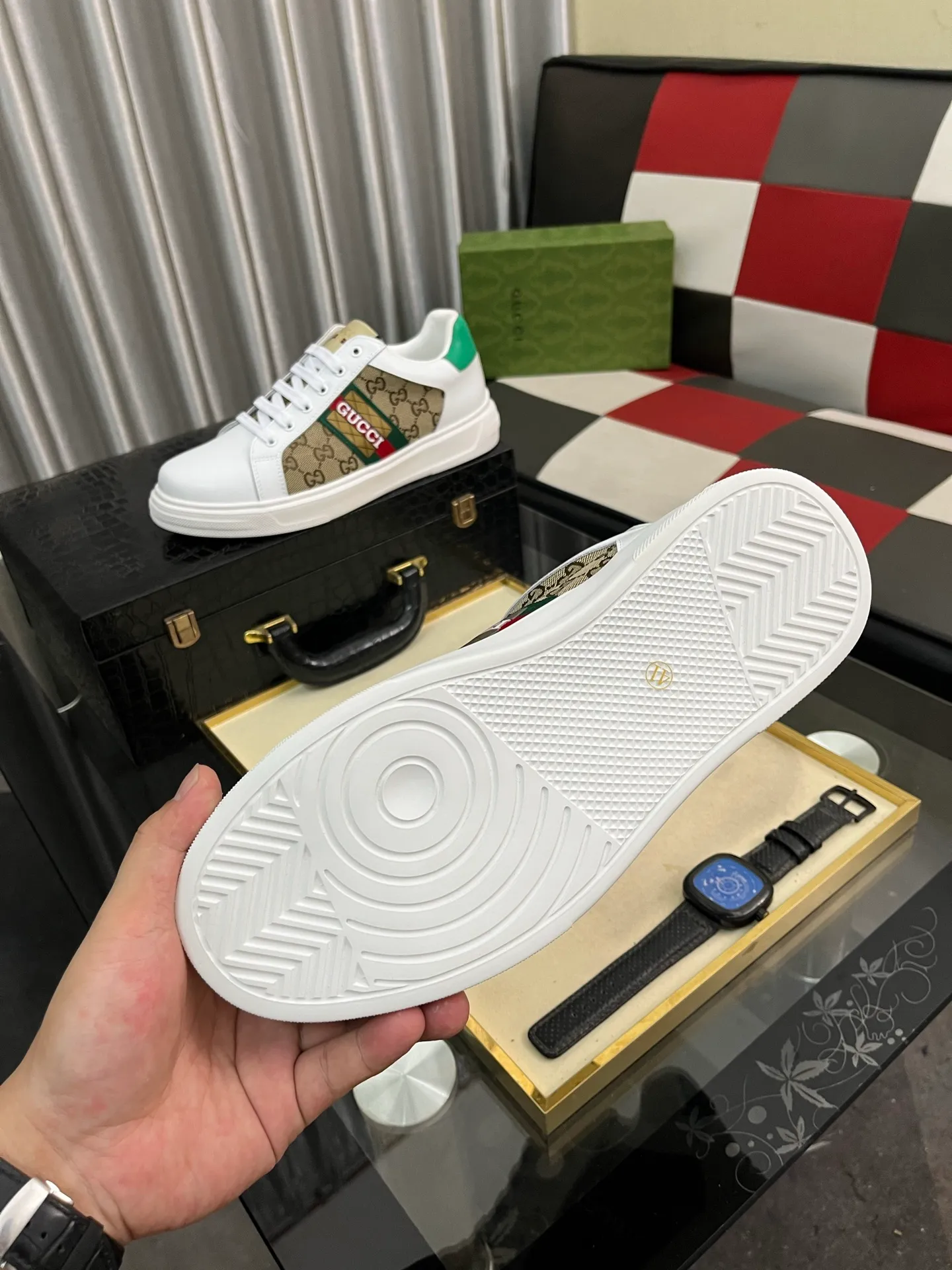 Men's shoes 💰420⌚️⌚️ [Gucci·Gucci] Original quality. ~ Unique modern style sneakers. 🏃A must-have casual shoe for trendy men😍😍 Original brand imported from Italy, imported original leather, sheep lining (refuses to discolor and grind feet) Sole: Original sole provided by the original factory, French lazy style design ⚠️Fit to the feet, original quality, super comfortable original sole. Code number: 38-442️⃣Colors available